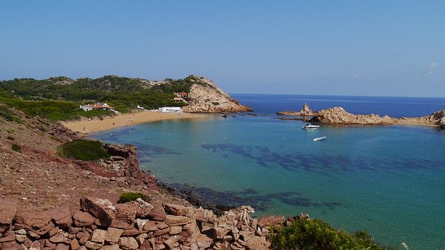 Cala Pregonda (Menorca), una playa insólita y salvaje