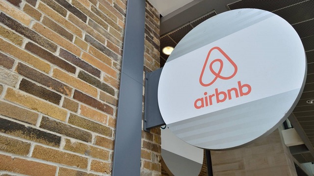 Airbnb contra las fiestas, la empresa limita el aforo para evitar aglomeraciones